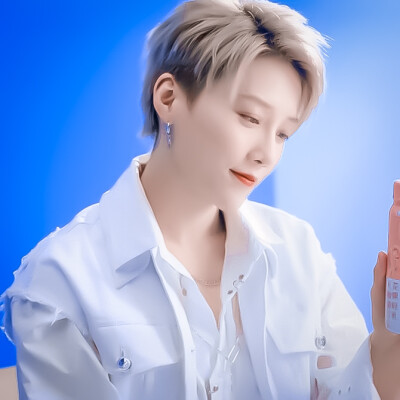 刘雨昕／安崎
原截顾依甜