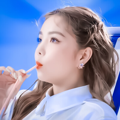 刘雨昕／安崎
原截顾依甜