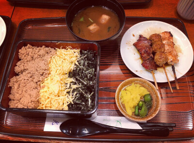 日式定食
焼き鳥丼