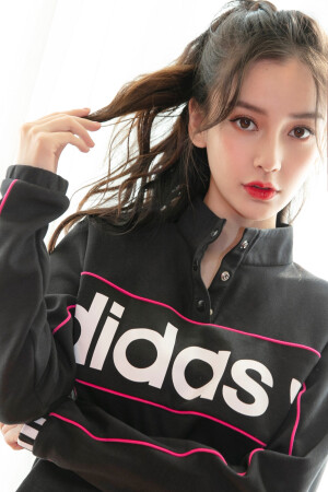 Angelababy………………