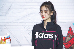 Angelababy………………