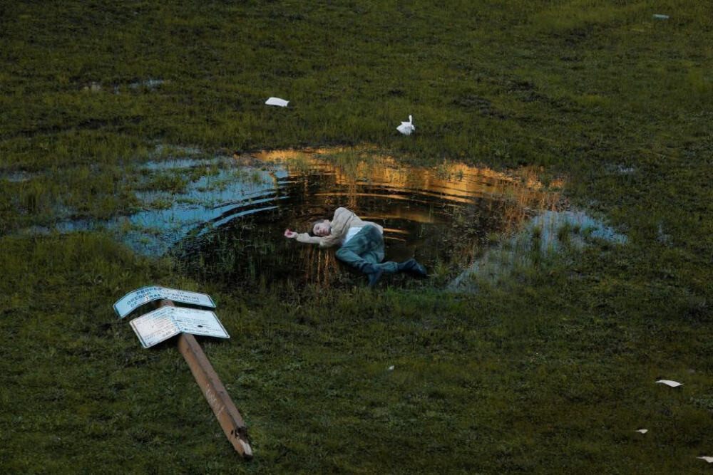  摄影:Kyle Thompson
超现实主义
孤独是人生的常态