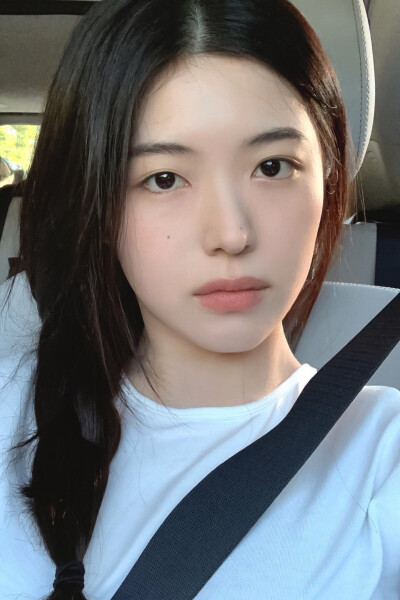 ，