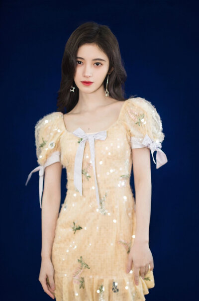 图源鞠婧祎工作室
无水印