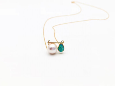 带着我的赤诚与热，奔向你
我的灿烂烟花都为你
来日方长，我总会遇到你。
18K金欧泊、钻石、珍珠