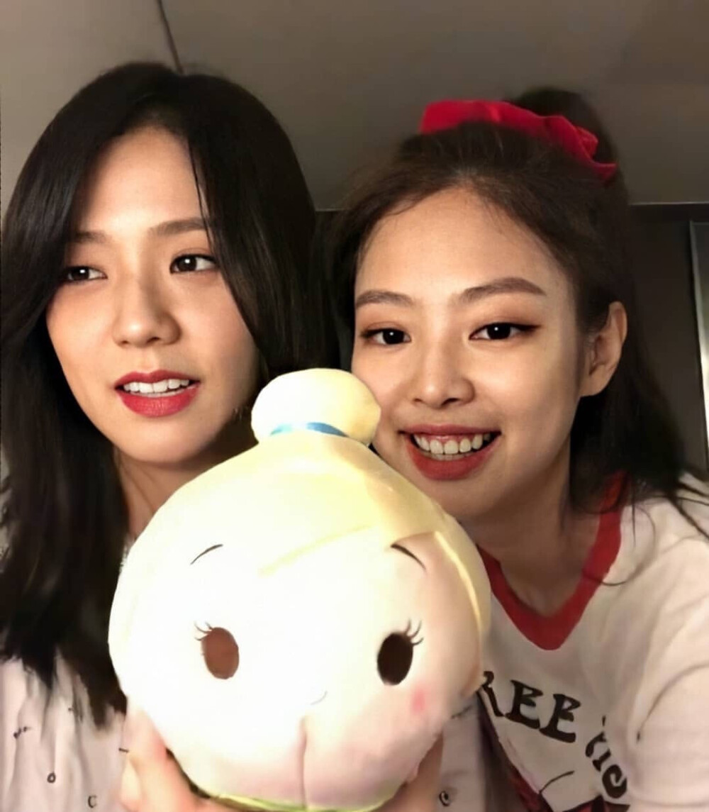 jisoojennie676767两个小仙女