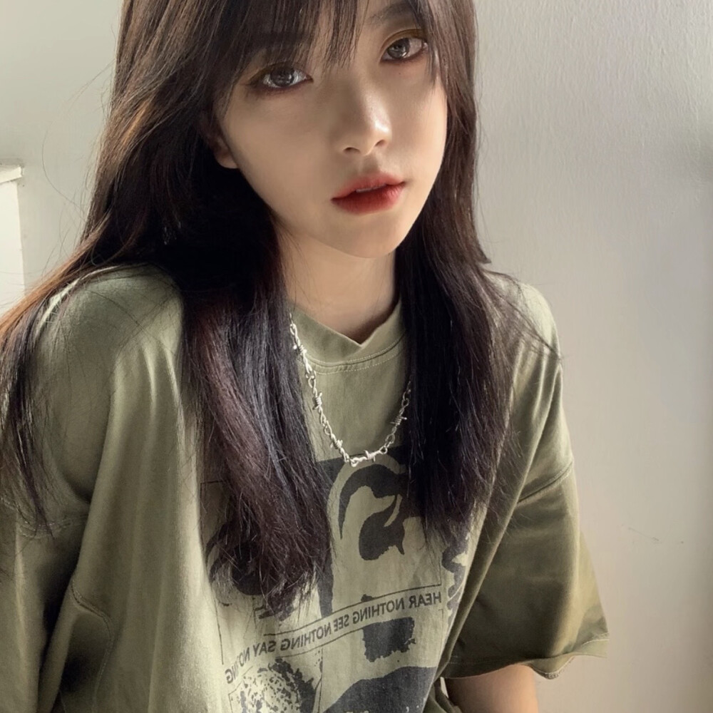 女