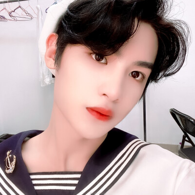 Justin 黄明昊