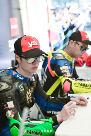 王一博：85 TRACER