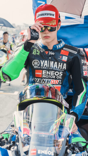 王一博：85 TRACER