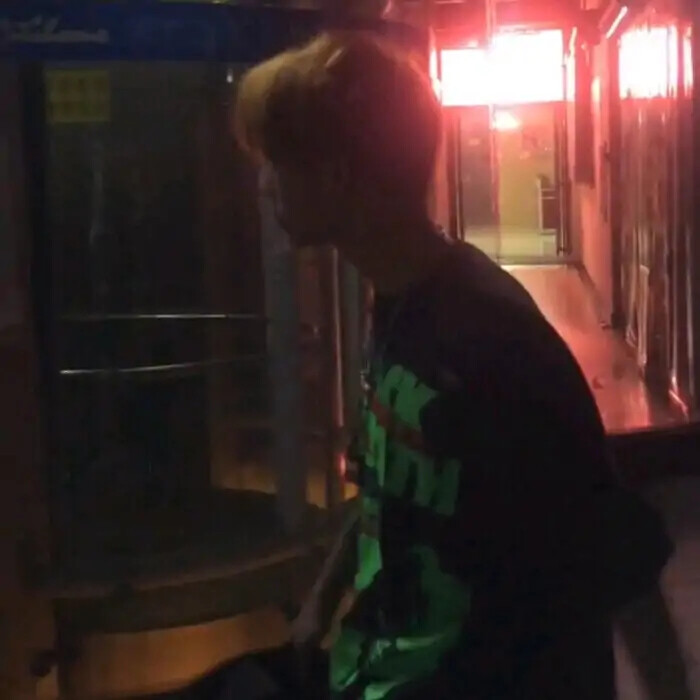 一步三回头了又^^