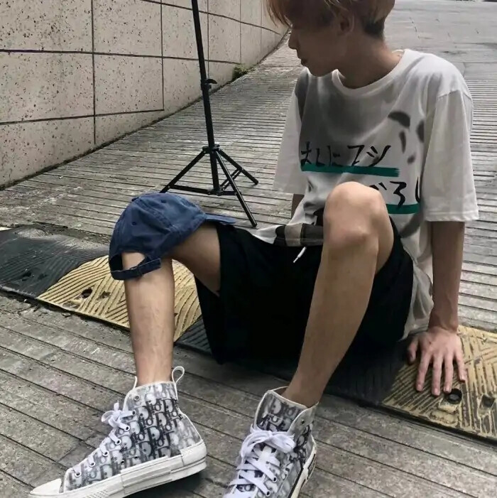 一步三回头了又^^