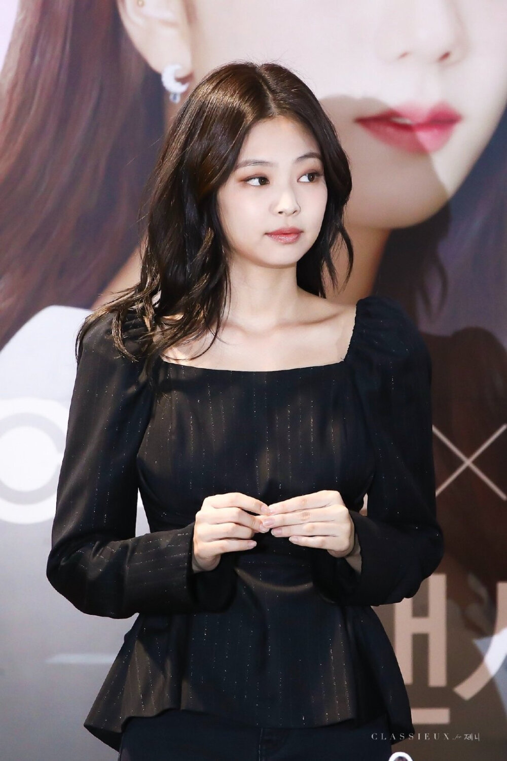 jennie黑衣