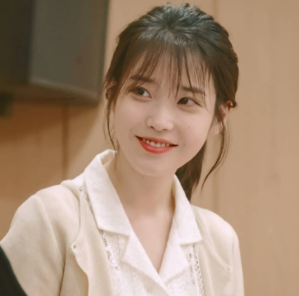 IU
