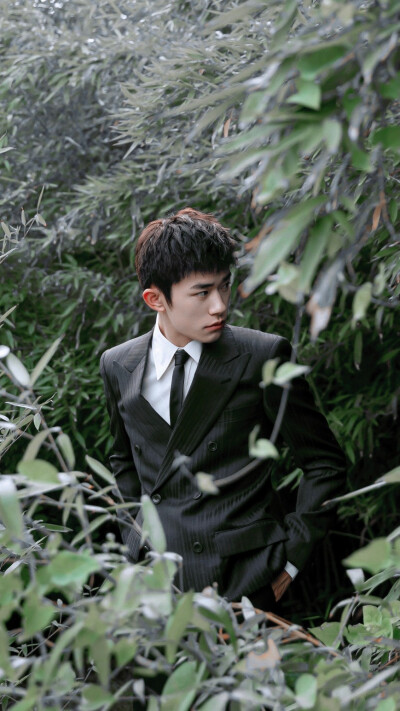 易烊千玺 飞天奖室外拍摄 饭修（二）