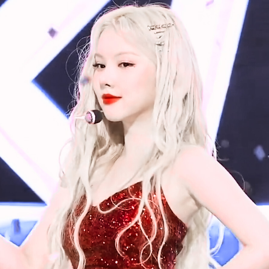 丁恩妃
● 春 日 宴