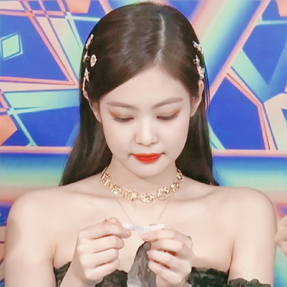 JENNIE/金智妮头像
“世界的善意 是晚来的温柔和干净的你”
原截顾芷梦 二传标顾杉婷谢谢啦
