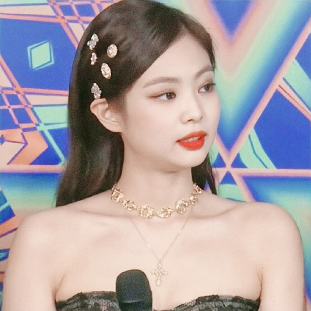 JENNIE/金智妮头像
“世界的善意 是晚来的温柔和干净的你”
原截顾芷梦 二传标顾杉婷谢谢啦
