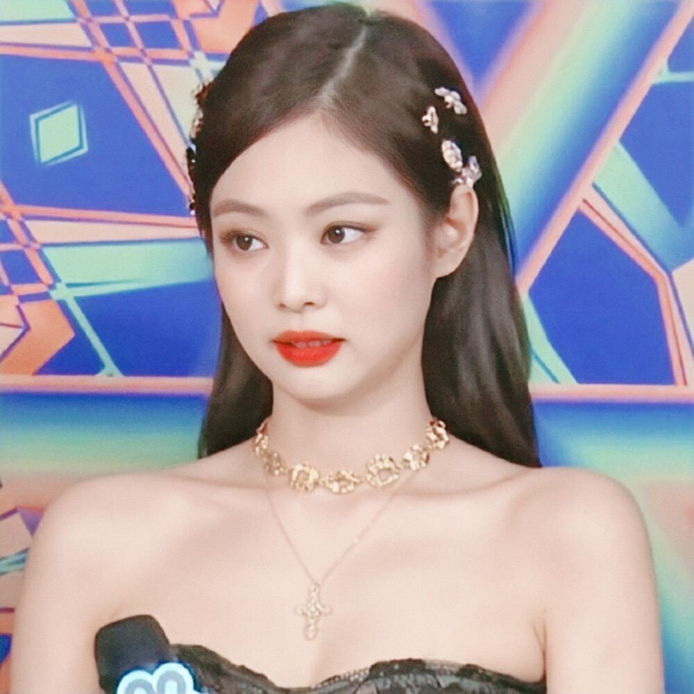 JENNIE/金智妮头像
“世界的善意 是晚来的温柔和干净的你”
原截顾芷梦 二传标顾杉婷谢谢啦
