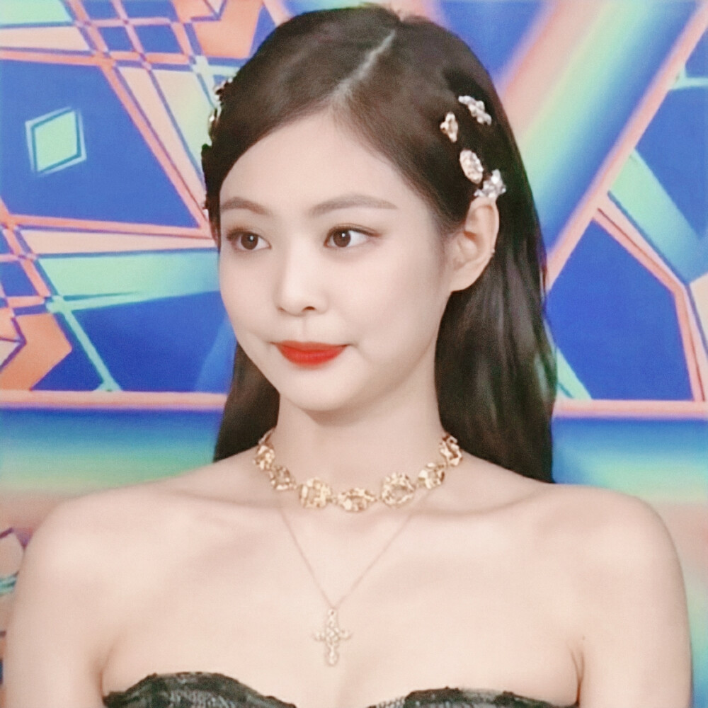 JENNIE/金智妮头像
“世界的善意 是晚来的温柔和干净的你”
原截顾芷梦 二传标顾杉婷谢谢啦
