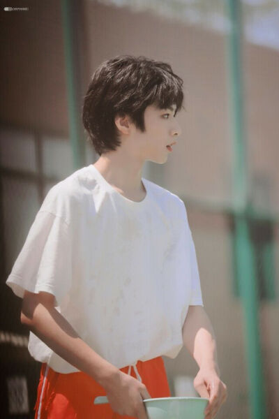 刘耀文绝美壁纸
