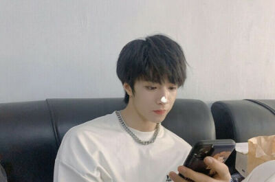 刘耀文绝美壁纸
