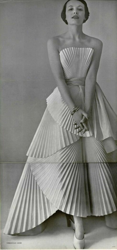 Dior gown, L'officiel de la mode 1950
迪奥礼服 巴黎时装公报 1950年 ​​​