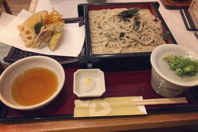 定食セット
乌冬面 荞麦面 海鲜饭 蒸蔬菜
うどん そば 海鮮丼 蒸野菜