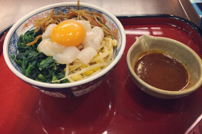 定食セット
乌冬面 荞麦面 海鲜饭 蒸蔬菜
うどん そば 海鮮丼 蒸野菜