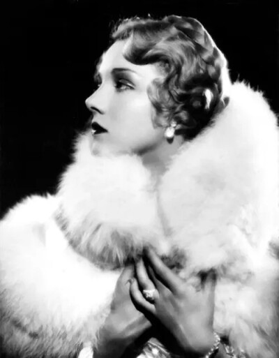 丽娜. 海厄姆斯