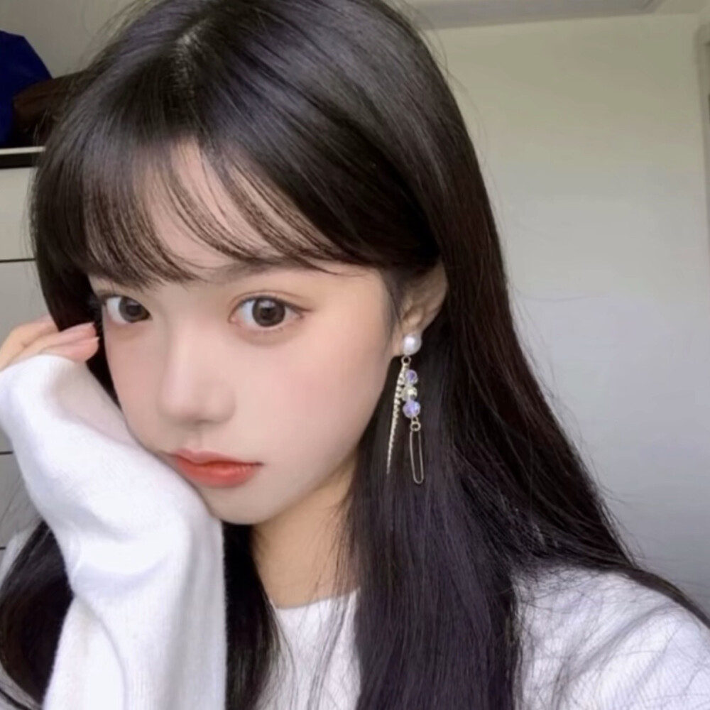女