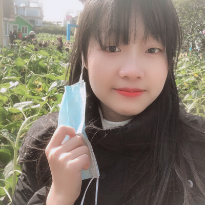 我建议你喜欢我一下 毕竟现在那么冷 我又那么甜 而且还暖 和我在一起 可以每天都又甜又暖