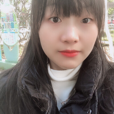 我建议你喜欢我一下 毕竟现在那么冷 我又那么甜 而且还暖 和我在一起 可以每天都又甜又暖