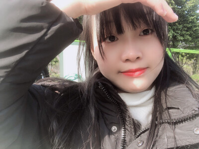 我建议你喜欢我一下 毕竟现在那么冷 我又那么甜 而且还暖 和我在一起 可以每天都又甜又暖