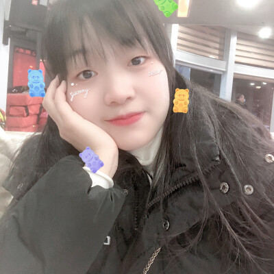 我建议你喜欢我一下 毕竟现在那么冷 我又那么甜 而且还暖 和我在一起 可以每天都又甜又暖