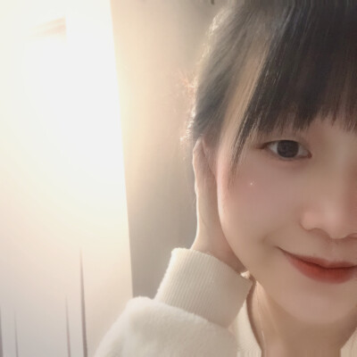 我建议你喜欢我一下 毕竟现在那么冷 我又那么甜 而且还暖 和我在一起 可以每天都又甜又暖