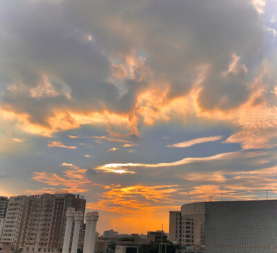 ☁
云朵是天空写过最美的文案 ​