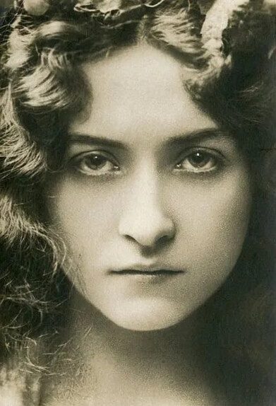 Maude fealy