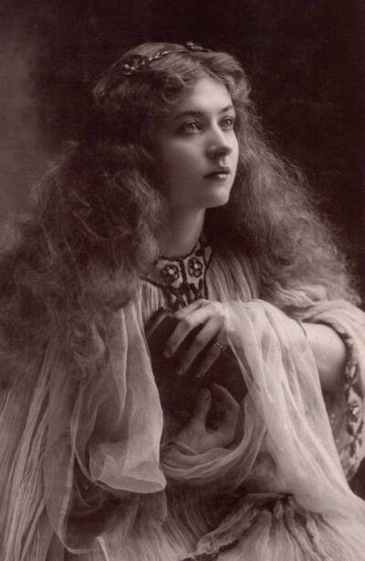 Maude fealy