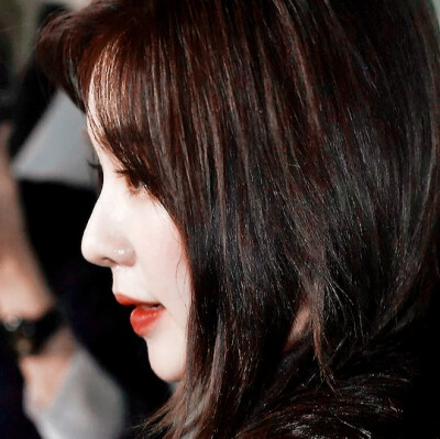 
玫瑰花花期到了 我也要枯萎了
背景图 边离
孟甜茜 ▪ 裴珠泫