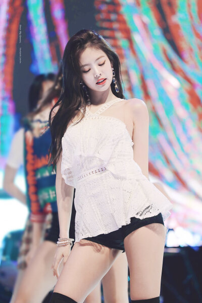 Jennie
Cr. logo