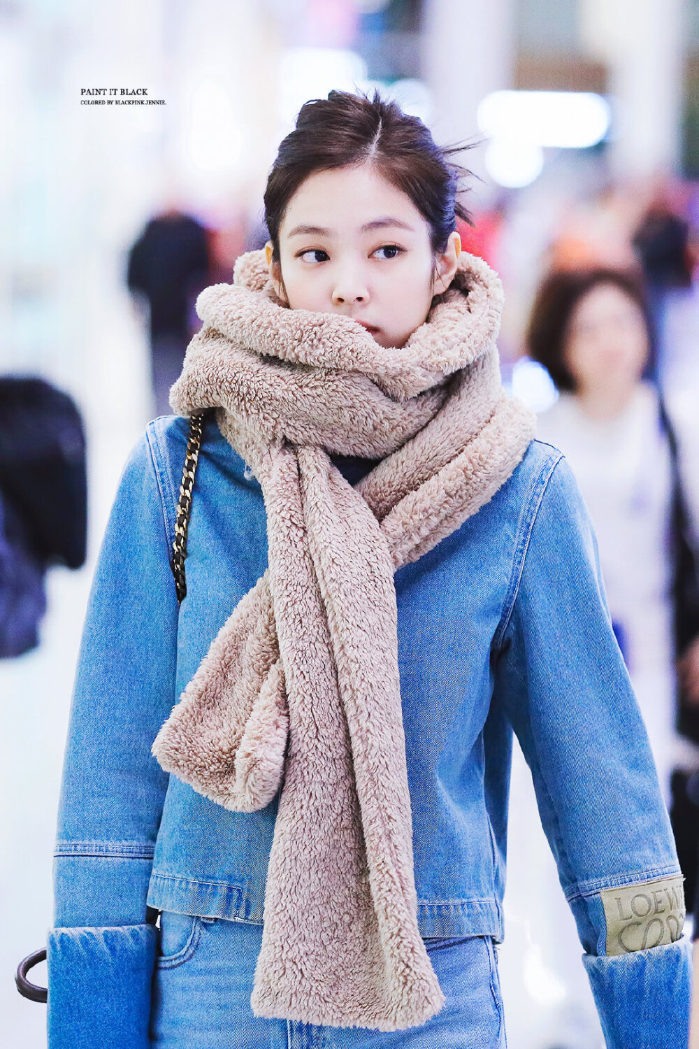 Jennie
Cr. logo