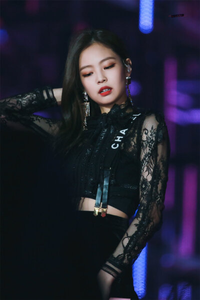 Jennie
Cr. logo