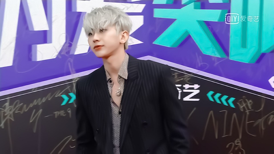 陪男朋友参加出席活动