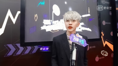 陪男朋友参加出席活动