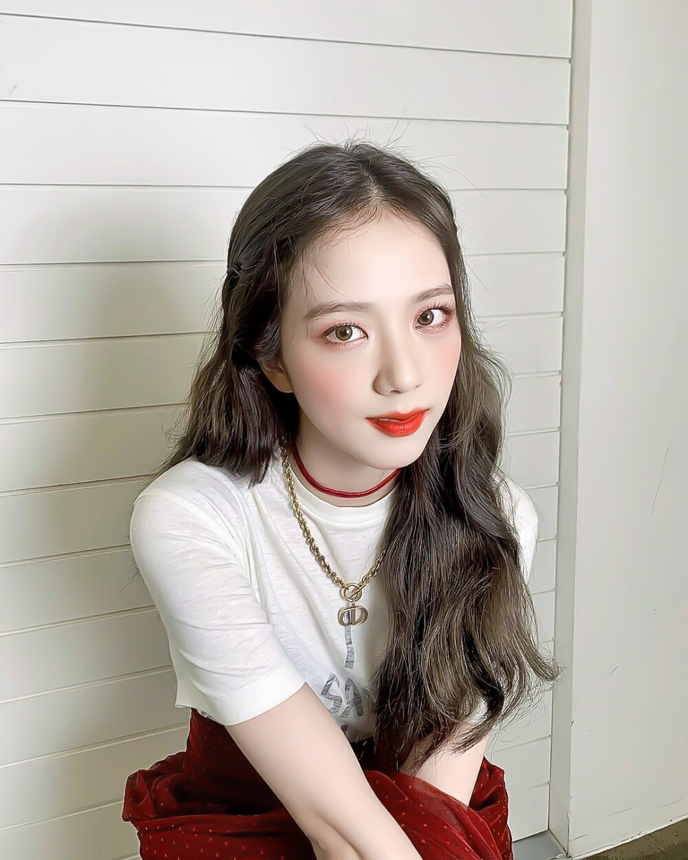 “我爱的是熠熠发光的你，爱得热烈又拘谨.”