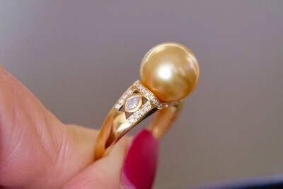 11-12mm正圆强光浓金无暇金珍珠戒指，侧面一颗马眼钻石点缀，细节特别美
