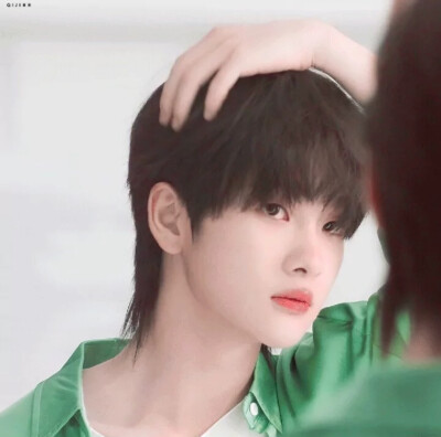 我见鱼市星宿，暗哑于深秋。