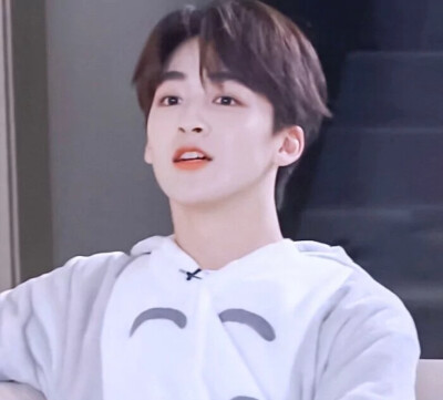 我见鱼市星宿，暗哑于深秋。