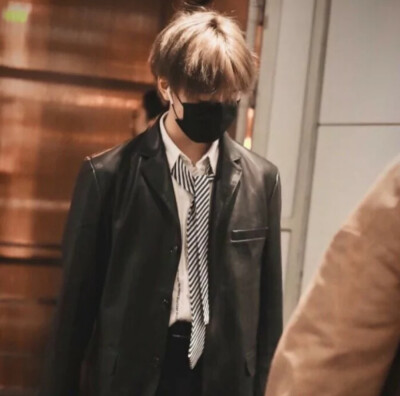 没有人会太关心你除非你很漂亮或濒临死亡。